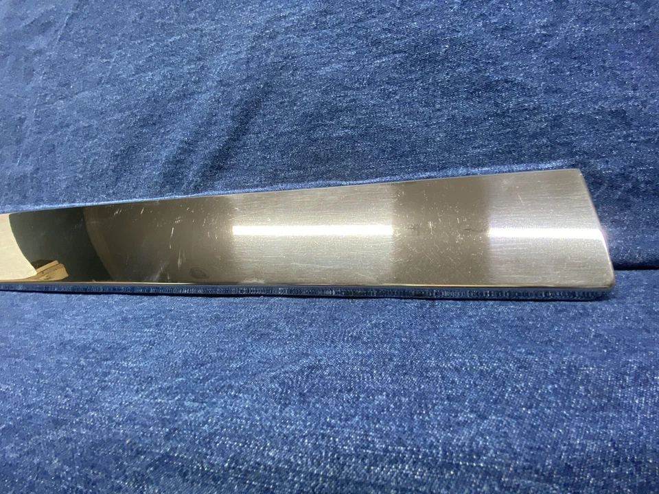 1990 1991 1992 Cadillac Fleetwood Brougham porta traseira esquerda acabamento inferior de aço inoxidável - Imagem 2 de 4