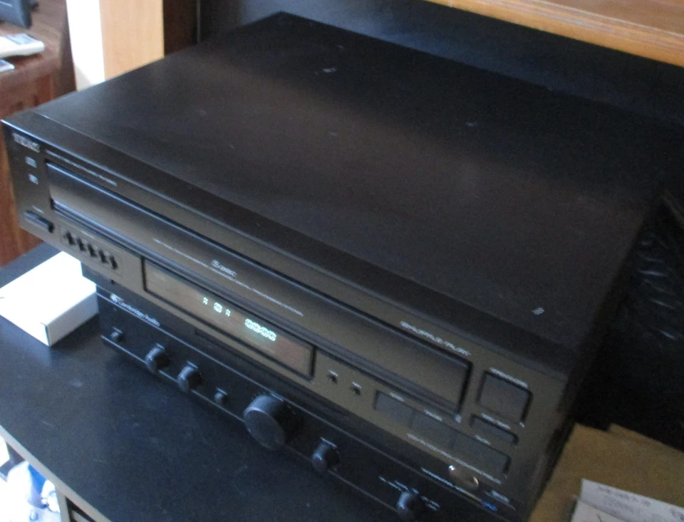 TEAC PD-D2610 - CD Compact Disc 5X Multi Player - Image 3 of 4