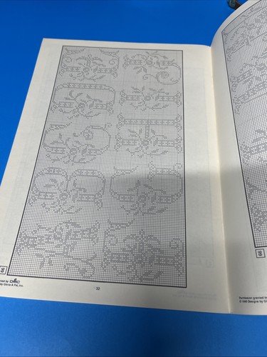 Designs By Gloria & Pat 69-Creative Alphabets Pattern Booklet Leaflet -Vtg 1990 - Picture 3 of 3