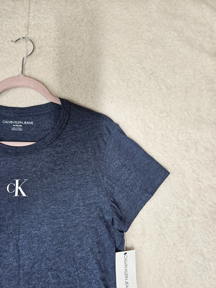 Camisa informal de manga corta de mezcla de algodón azul extra grande de Calvin Klein para niños Foto 3 de 4