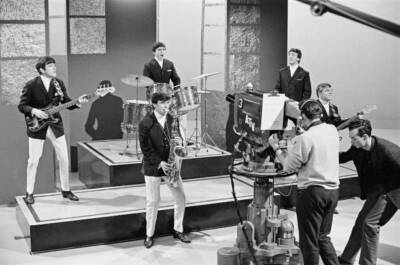 The Dave Clark Five performing in a studio 1964 Old Photo 1