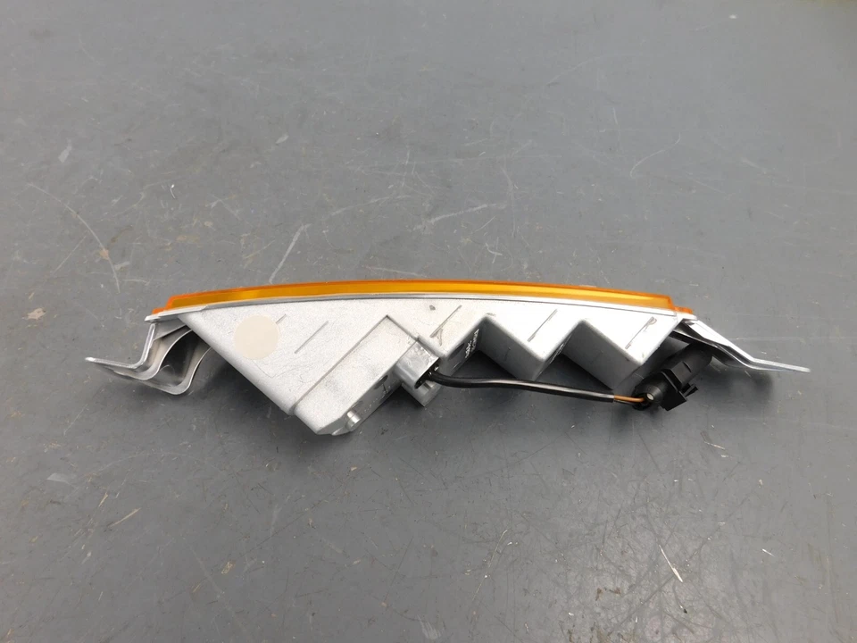 Luz indicadora lateral esquerda Bugatti Veyron #0007 Q8-2 - Imagem 3 de 4