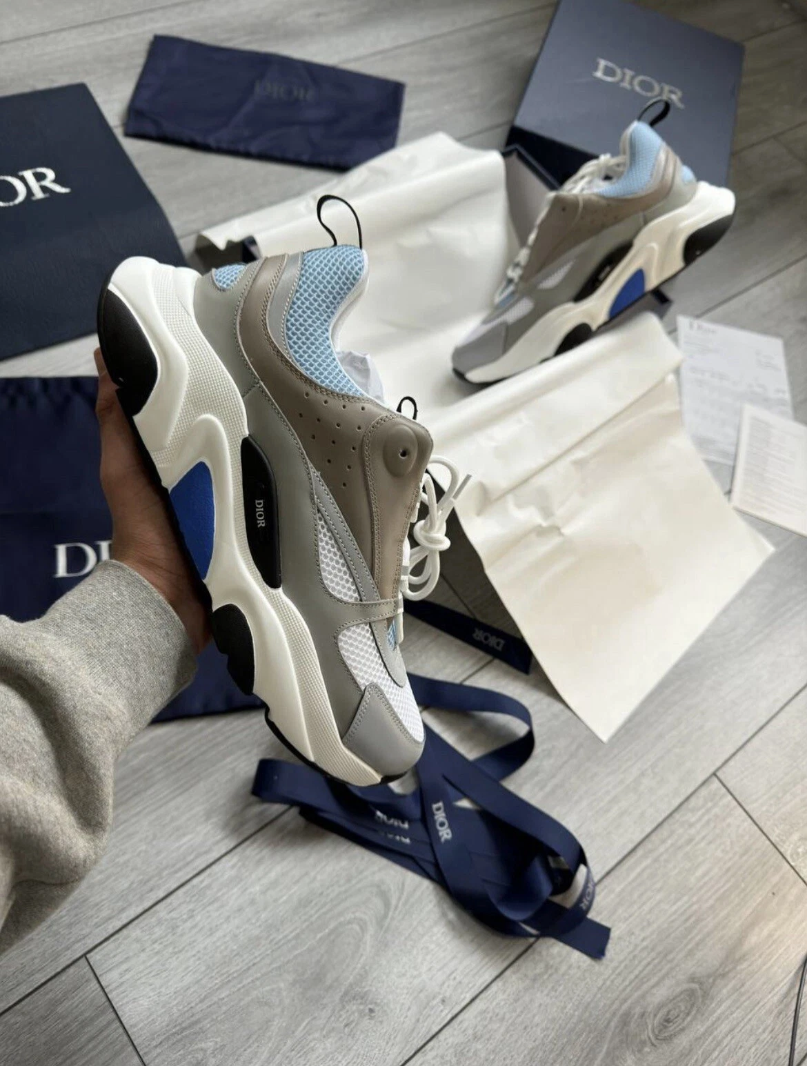 Taille 8   Dior B22 blanc bleu