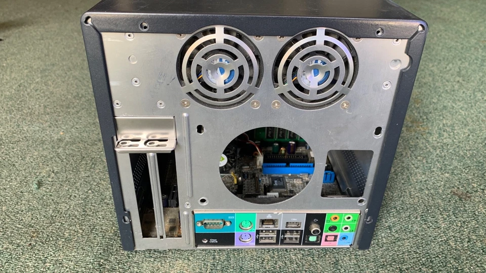 Estuche para ordenador Shuttle SN25P con AMD, memoria, sin fuente de alimentación ni tarjeta gfx. Foto 4 de 4