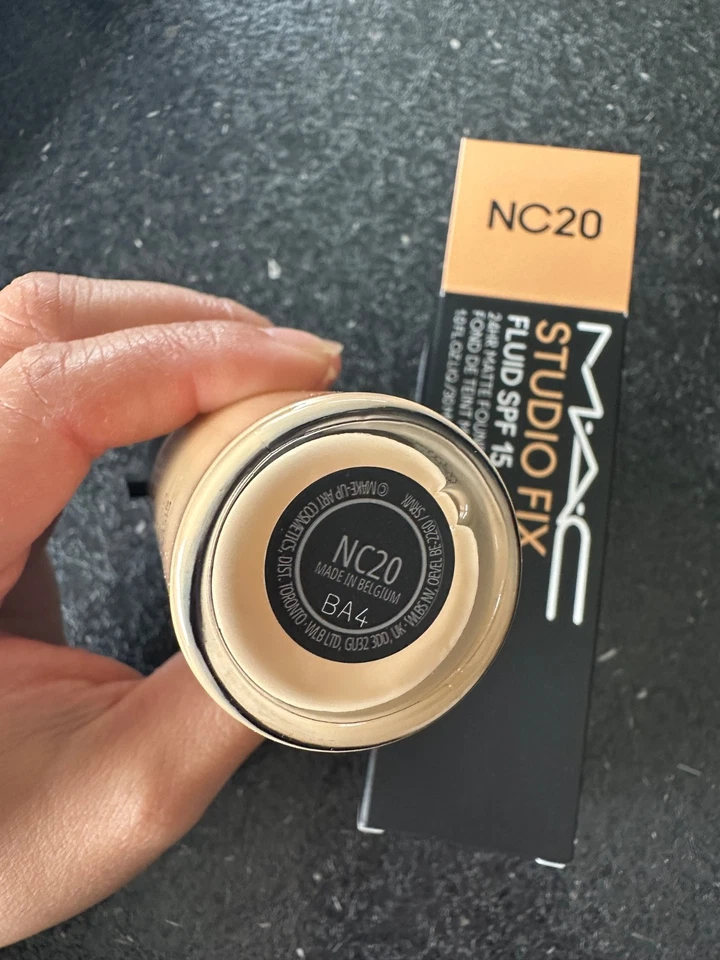 mac studio fix fluid lsf 15 foundation 30ml - NC20 - Bild 2 von 3