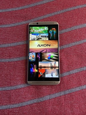 ZTE Axon 7 - 64GB - Gold Smartphone