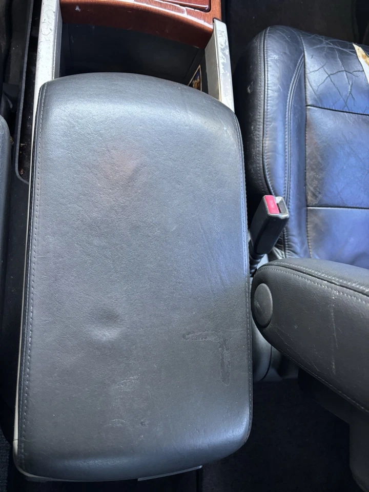 2006 英菲尼迪QX56第二排中心控制台带通风口和加热座椅开关原始设备制造商 — 第 3/3 张图片