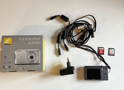 Nikon Coolpix S3700 20MP Kompakt Digitalkamera Silber