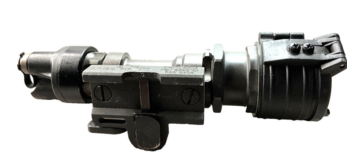 米軍実物SureFire M951 old キセノンP60ウェポンライト IR付 Surefire M951 WEAPON LIGHT, IR FILTER CAP, P60 - 6V Lamp with
