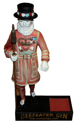 Vtg BEEFEATER GIN Bar Display Statue Figurine Advertisement Stand Hand Painted