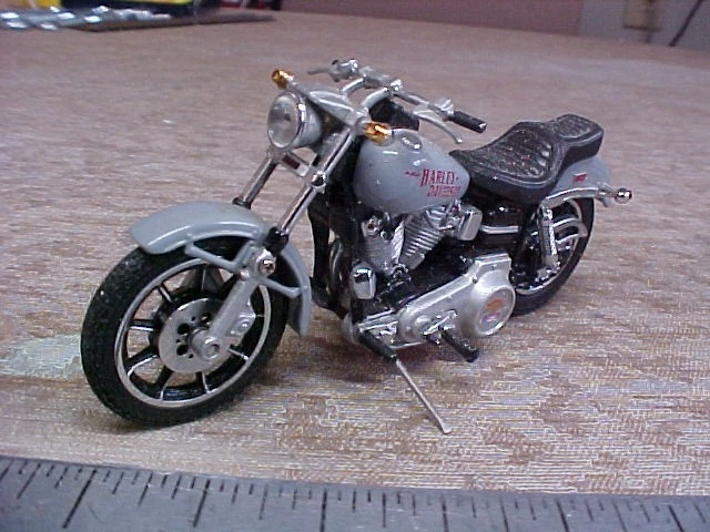 FOUR Franklin Mint  Harley Davidson Motorcycles in 1:24 Scale - Image 4 of 4
