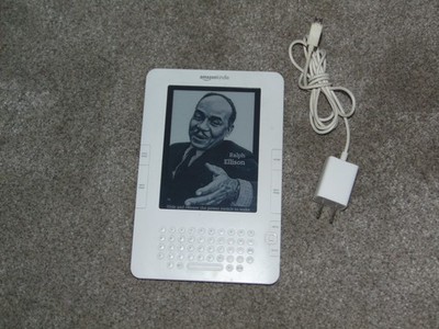 AMAZON KINDLE 2nd GENERATION MODEL D00701 BUNDLE - NO 3G - FREE SHIPPING