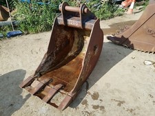 700mm Excavator Digging Bucket suit 13 tonne 65mm x 255mm x 380mm £600 + vat