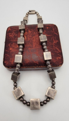 Vintage Sterling runde quadratische schwere geometrische mexikanische Künstler Perlen Halskette TM 87