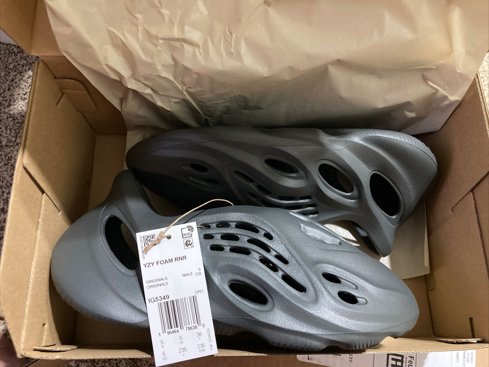 Size 5   adidas Yeezy Foam Runner Carbon   eBay