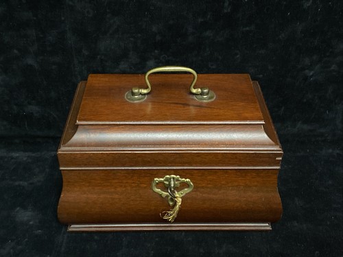Col. Williamsburg Restoration Virginia Metal Crafters Mahogany Box & Key SFC - Picture 8 of 24
