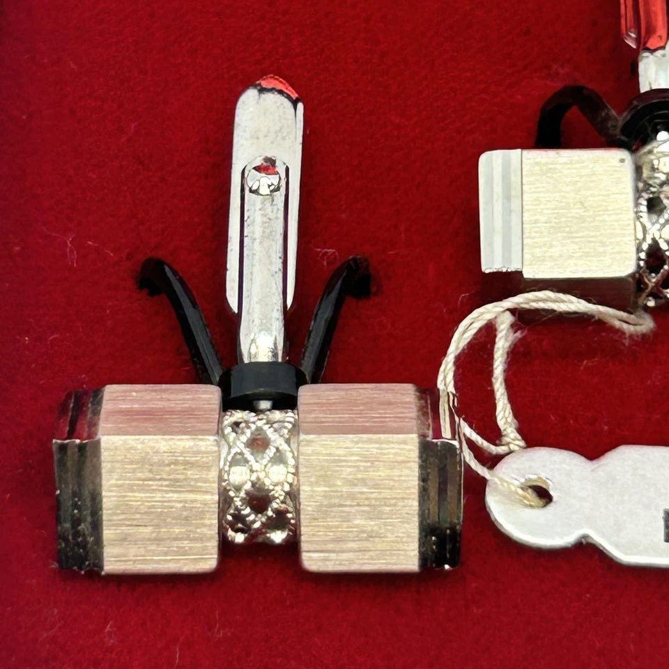 Gemelos de plata rodiada para hombre Joyería hecha en Japón con estuche Usado Foto 2 de 4