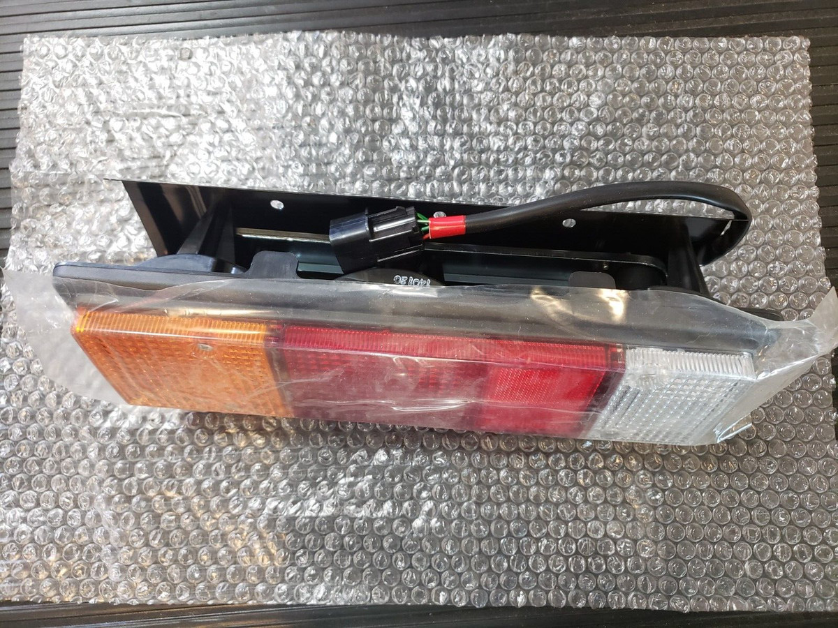 Mitsubishi Fuso 2018 TPG-FBA20 Right Tail Light MK580766 | eBay