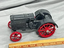 IHC IH International McCormick Deering 10-20 Tractor Nice Scale Model Ertl 1:16