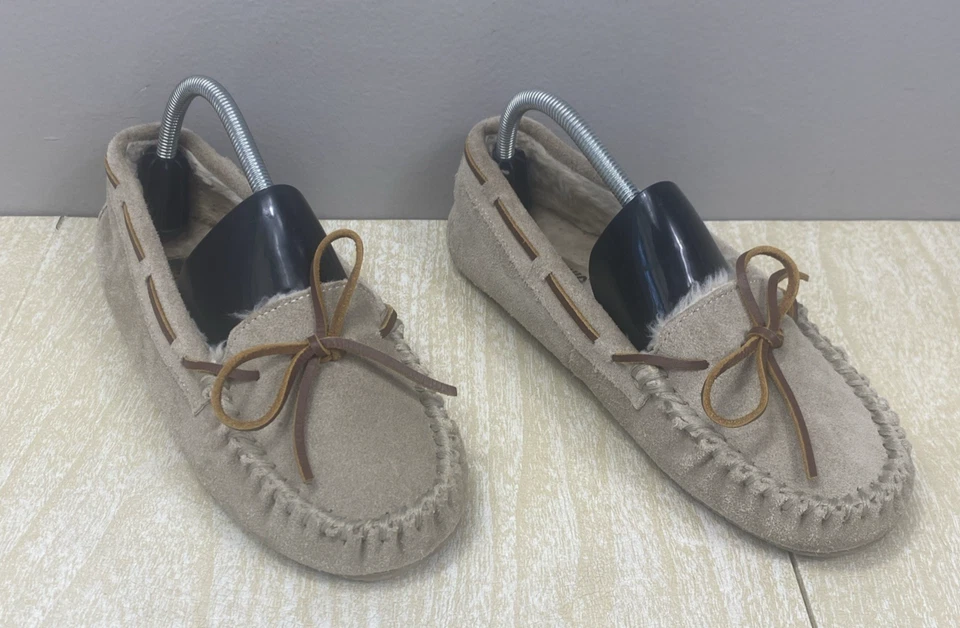 Minnetonka size 9 W Moccasins slipper   soft Suede Leather - Image 3 of 4