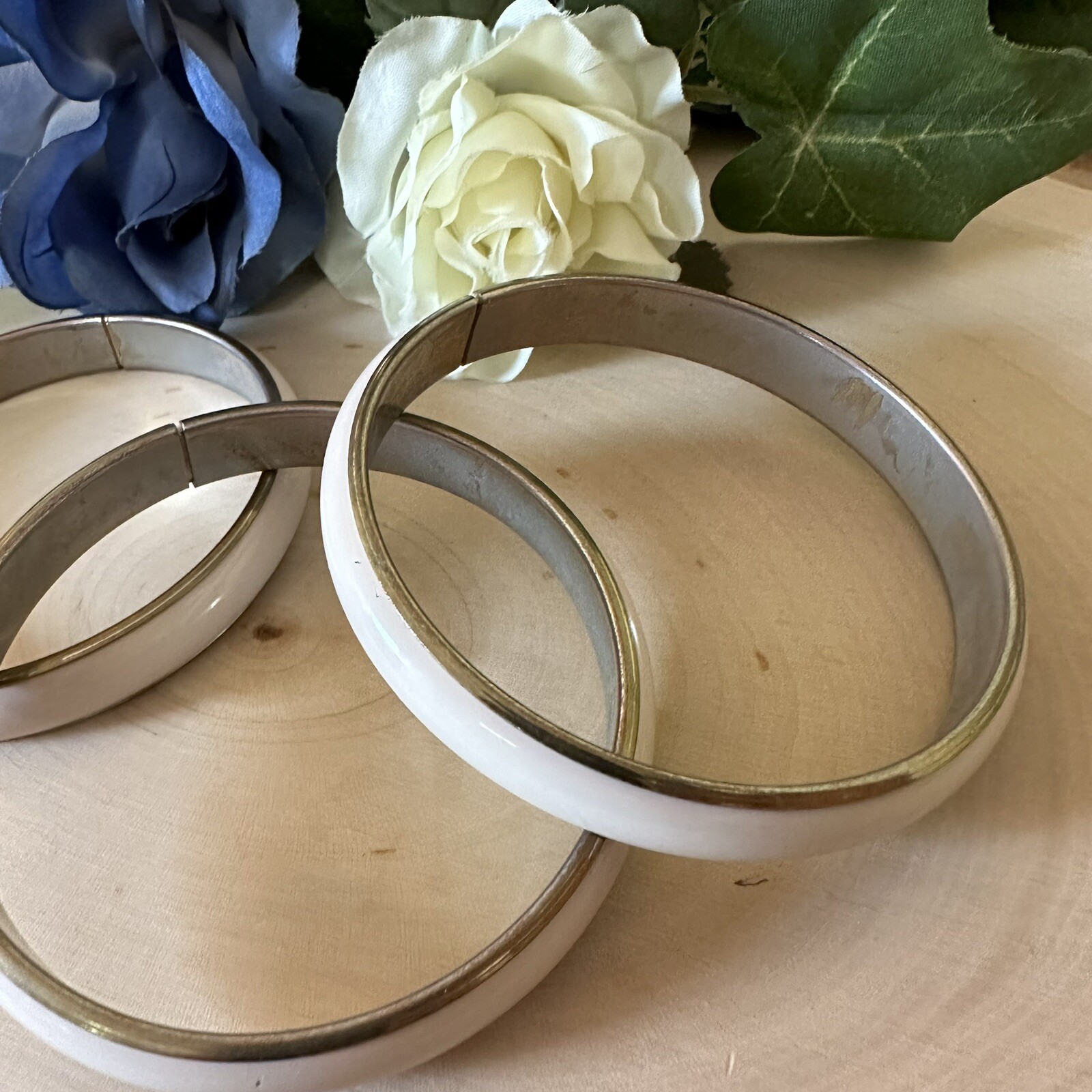 3 Gold Tone Stackable Bangle Bracelets With Very … - image 3