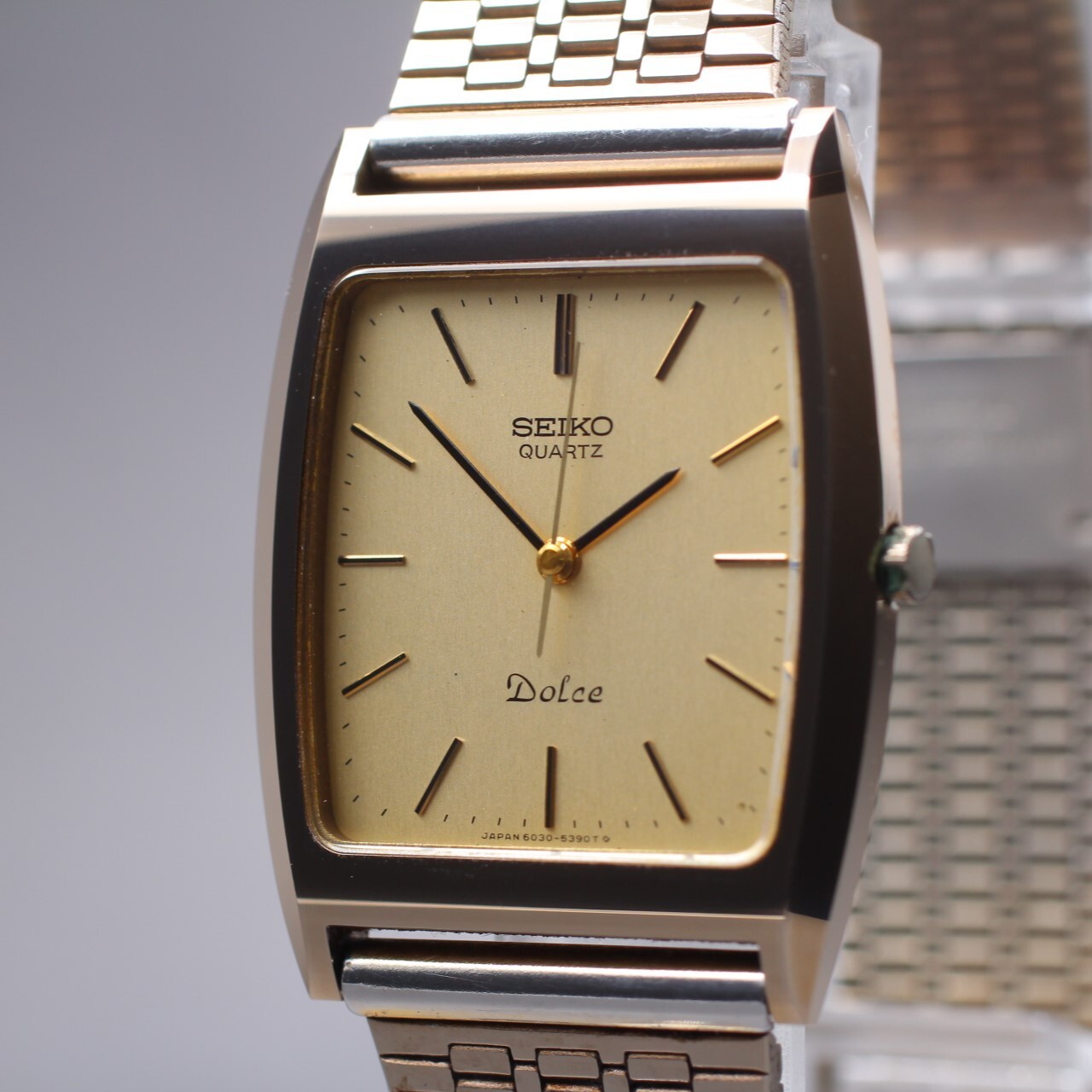 Quartz SEIKO Men's U94 Vintage JP Watch 6030-5320 Dolce Gold [N From Tank MINT-] - vintagewatches.pk