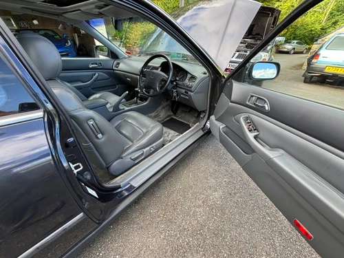 Honda Accord 2.2 ES Coupe Automatic - Picture 8 of 24