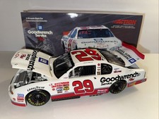 Kevin Harvick 29 GM Goodwrench Service Plus 2001 Monte Carlo 1:24 Scale MiB