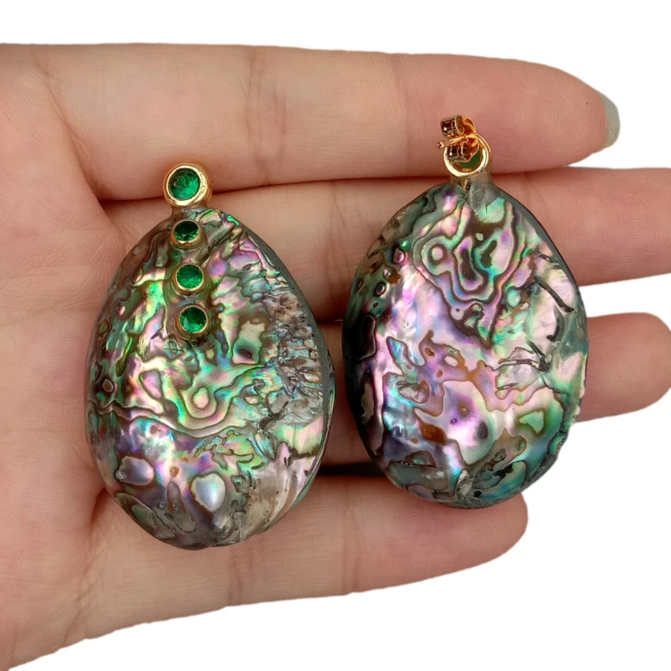 Aretes pavé circonita verde concha de abulón arco iris natural Foto 4 de 4