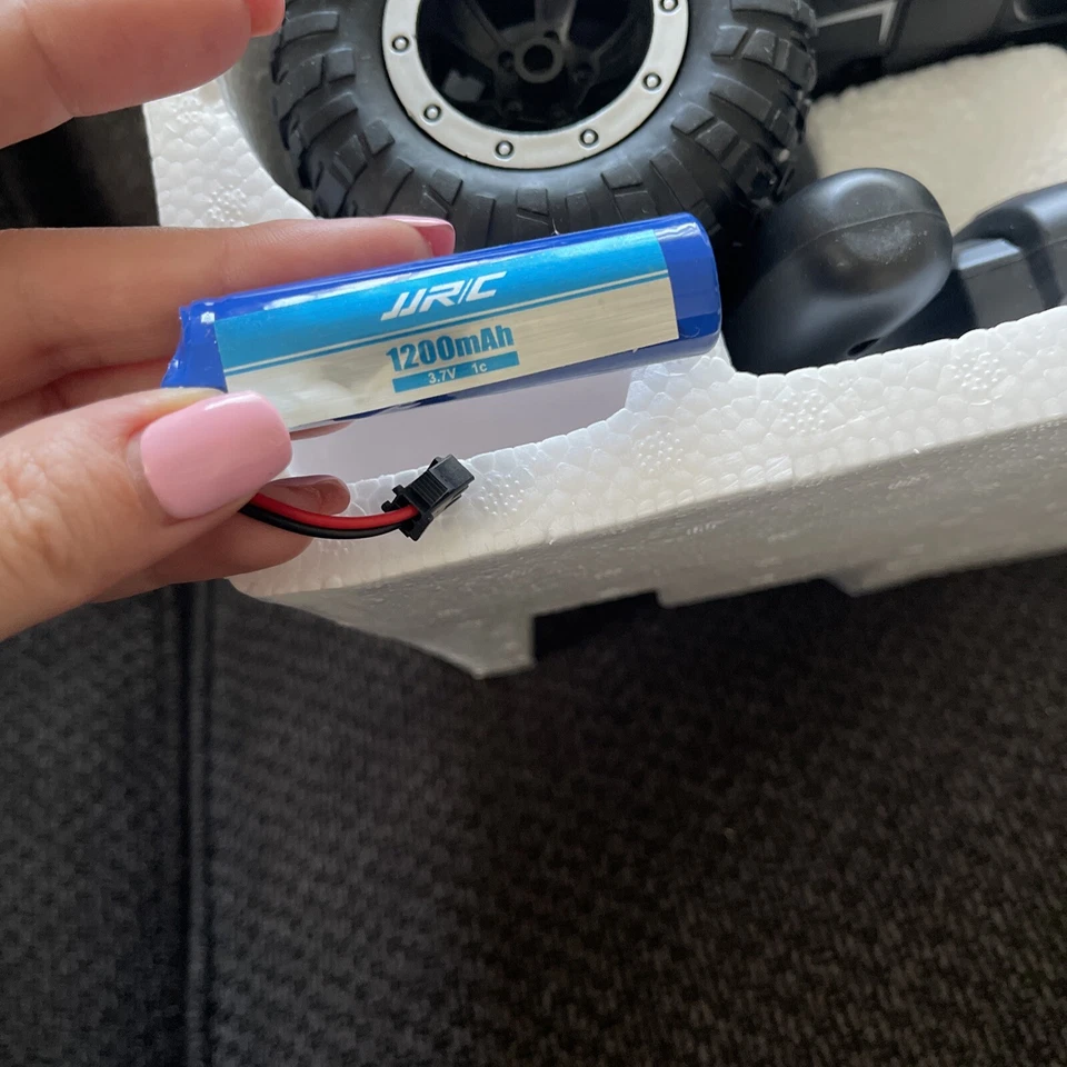 JJR/C TWIST Double Sided Climbing Transform Remote Control Black Truck age 14+ - Image 4 of 4