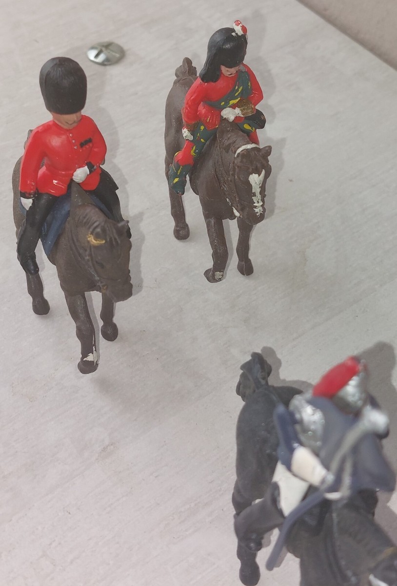 Grand lot de soldats / cavaliers, anglais au défilé, en