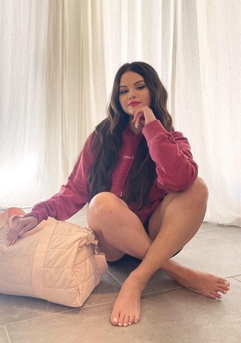 Rare Beauty Oversized Hoodie, 2021 Release, Pre-Loved Condition (Minor Flaw) - 第 2/19 張圖片