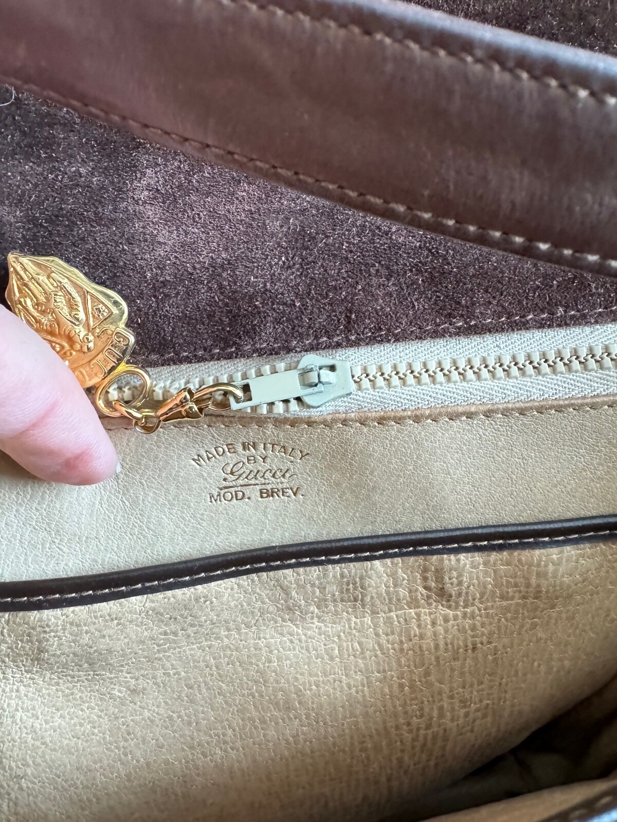 VINTAGE 60s GUCCI MOD BREV BROWN SUEDE LEATHER SHOUL… Gem