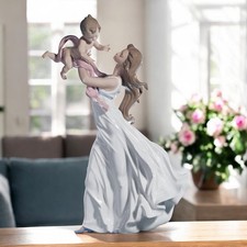 Lladró My Little Sweetie Mother Figurine 01006858 | Juan Carlos Ferri Herrero