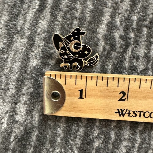 Cat Enamel Pin Black Cat Witch Hat & Siting On Witches Broom Stick Kitten New - Picture 3 of 4