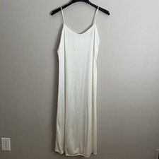 Vintage Slip SIZE SMALL 32 White Classic Nylon VANITY FAIR formal