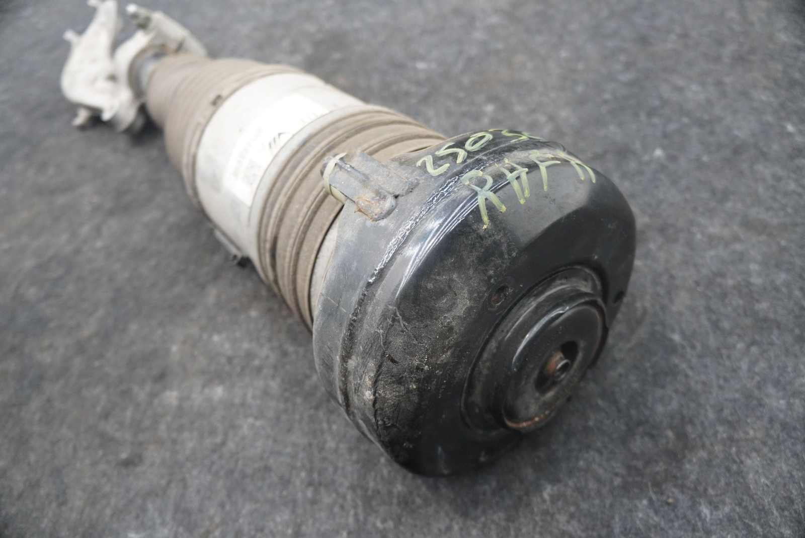 Front Right Air Shock Absorber Spring Strut 4M0616039AE Lamborghini Urus 2019