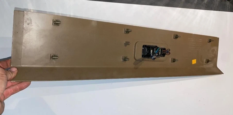 PANEL DE MOLDURA TRASERO SUPERIOR CHEVROLET BLAZER 95-97 P/N 15710767 PIEZA ORIGINAL OEM GM Foto 3 de 4