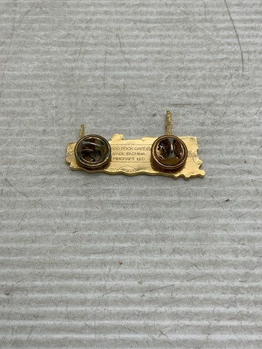 Hard Rock Cafe Kowloon Boat Pin - Picture 2 of 3