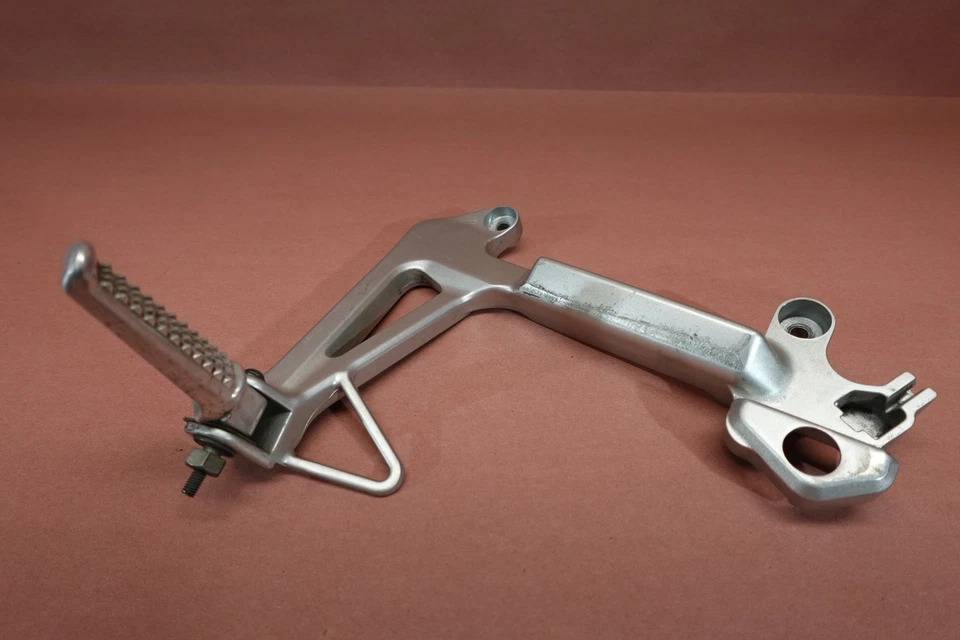 Clavija trasera izquierda pasajero Honda Interceptor 800 VFR800 1998-2001 Foto 3 de 4