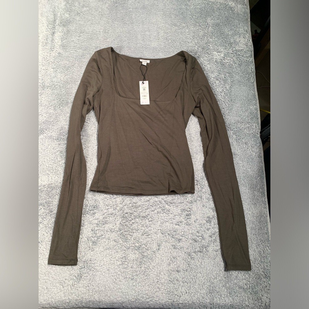 NWT Garage Long Sleeve Top in martini Green MSRP$35
