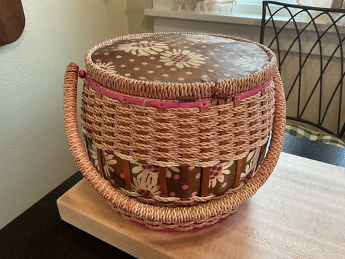 Vintage Pink Wicker and Floral Fabric Round Sewing Basket Japan - Picture 5 of 9