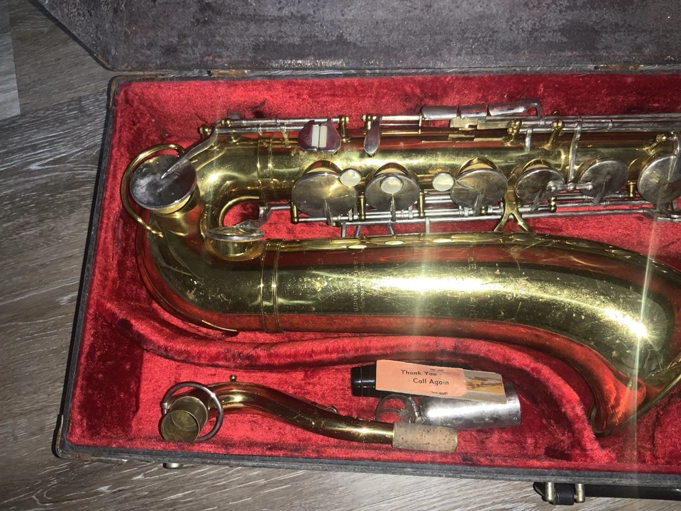 Saxofón tenor King Cleveland 615 con estuche de colección Foto 4 de 4