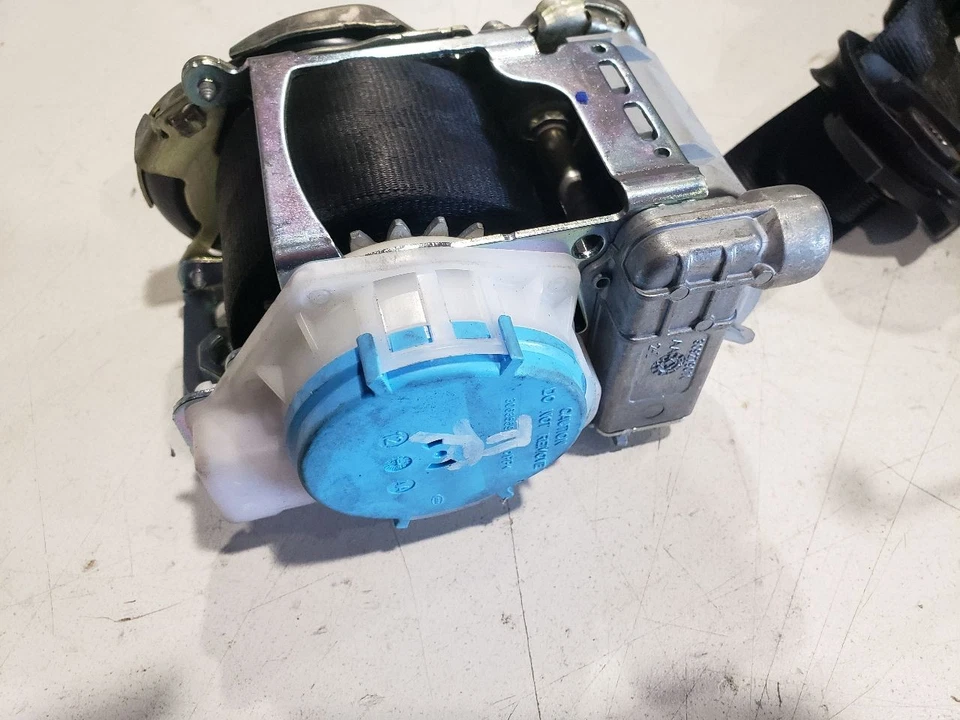 Retractor de cinturón de seguridad delantero derecho - Audi TT Quattro MK3 2016 - 16-17 OEM 7N0857737 Foto 3 de 4