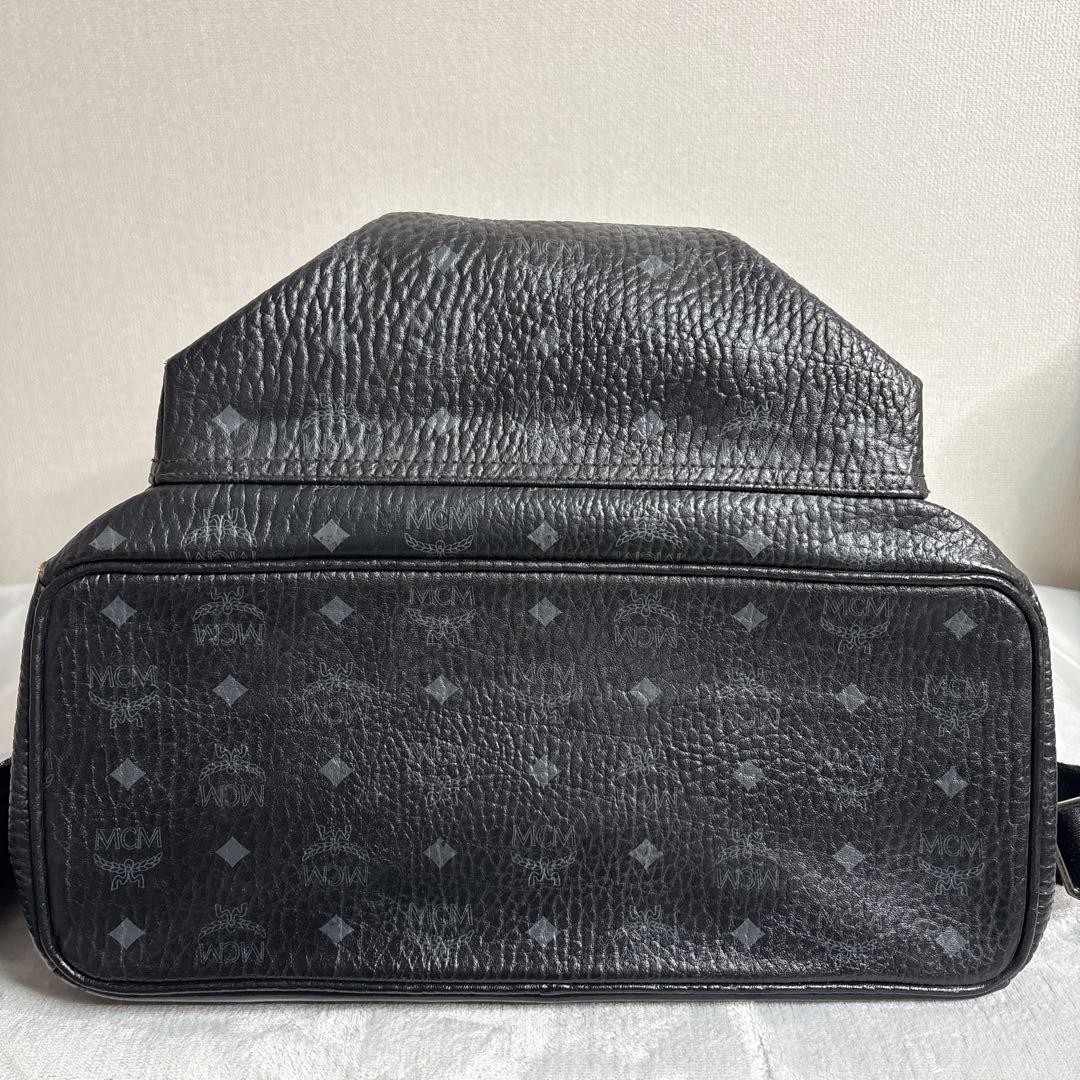 Large capacity MCM Side Stud Backpack Black L Lar… - image 5