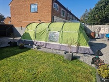 Kalahari 8-Man Tent In Green With Porch In Excellent Condition