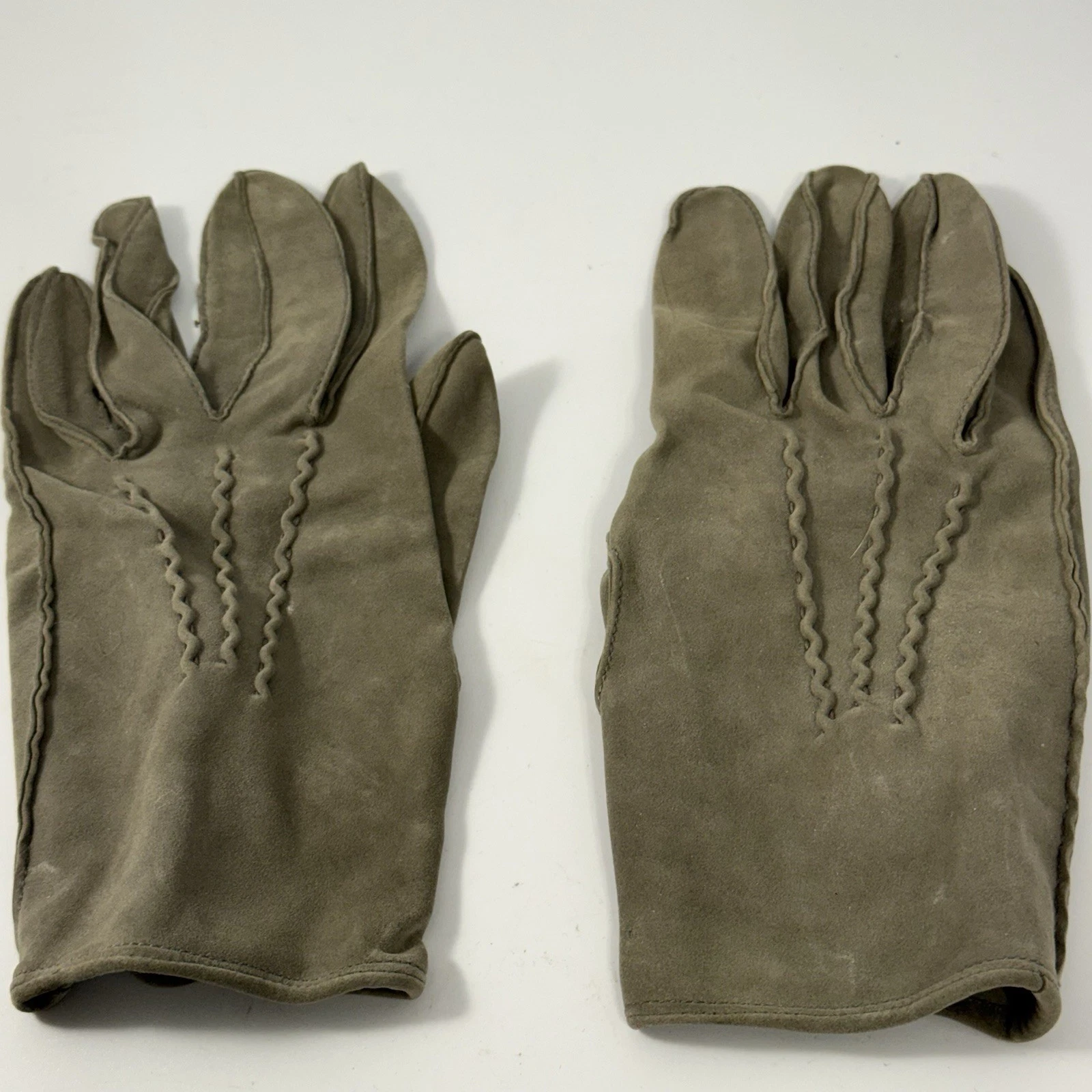 Vintage Chesterton by Superb Mens Gray Premium Sueded Leather Gloves Size 8
Opens in a new window or