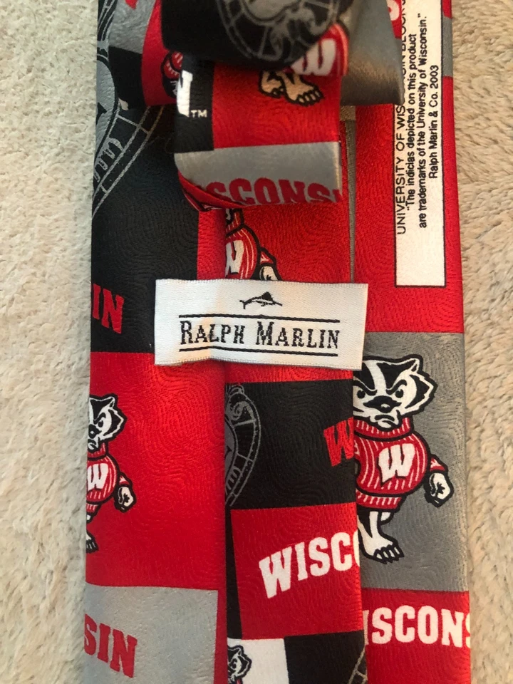 威斯康星獾男式领带大学学院标志积木礼物红色领带 — 第 4/4 张图片