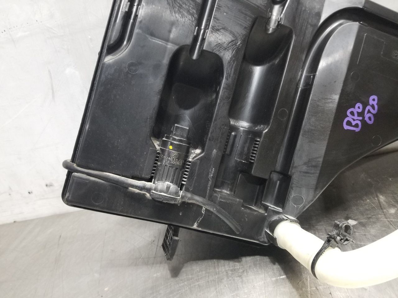 22 2022 MASERATI LEVANTE WINDSHIELD WASH JUG RESERVOIR 