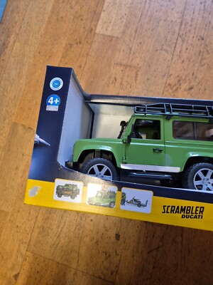 Land Rover Defender Avec Remorque Et Moto Yamaha – New Ray 19775 – 1:43 – Argenté